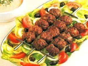 كرات الكفتة المشوية بالبصل والطماطم‎‎