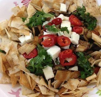 سلطة الباذنجان بالخبز المحمص ‎‎