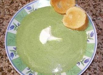 شوربة الكوسا بالريحان الأخضر‎‎