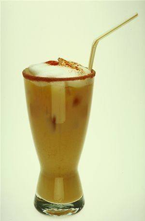 عصير البرتقال والموز والتوت‎