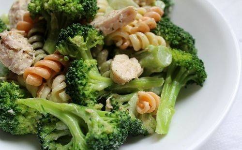 سلطة البروكلي والفلفل ‎‎