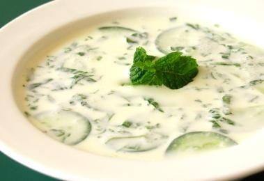 سلطة الخيار باللبن ‎‎