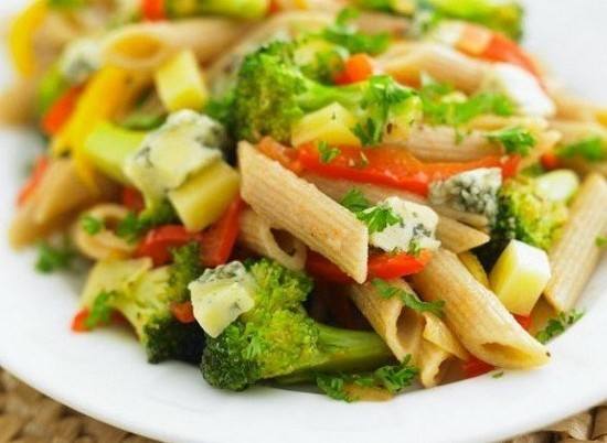 طريقة عمل مكرونة بصوص الجبن والخضروات‎‎