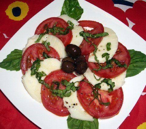 سلطة الطماطم والجبن‎‎