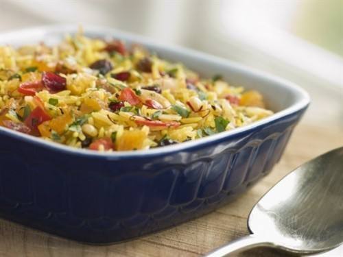 أرز بالطماطم والفلفل الألوان‎‎