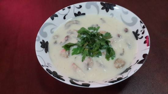 شوربة الكريمة بالمشروم والدجاج لباكينام عبدون‎‎