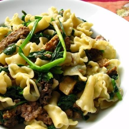 مكرونة بالبصل الأخضر‎‎