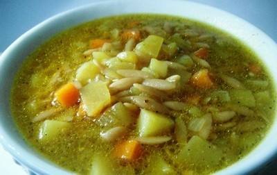 شوربة لسان العصفور بالخضروات‎‎