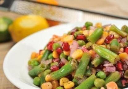 سلطة الفاصوليا المشكلة بالذرة ‎‎