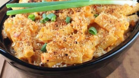 باستا بالجبن والبصل الأخضر‎‎