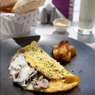 البيض بالمشروم والجبن الشيدر‎‎