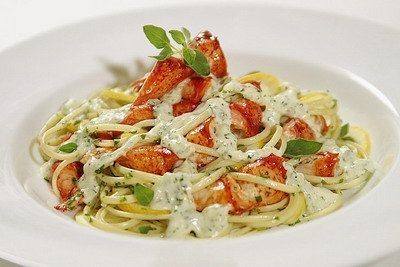 مكرونة بالجمبري والصوص الأبيض‎‎