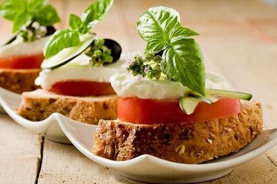 توست بالموزريلا والطماطم ‎‎