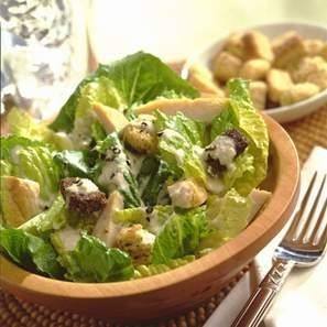 سلطة التونة بالخبز المحمص ‎‎