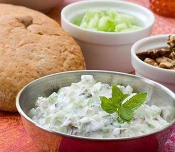 سلطة الخيار باللبن‎‎