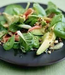 سلطة السبانخ والأفوكادو‎‎