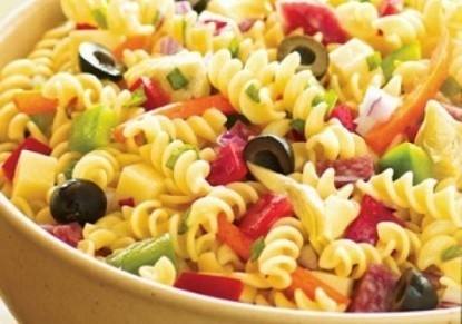سلطة مكرونة بالتونة والخضروات‎‎