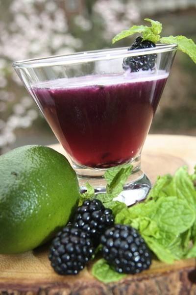 كوكتيل التوت والأناناس‎‎