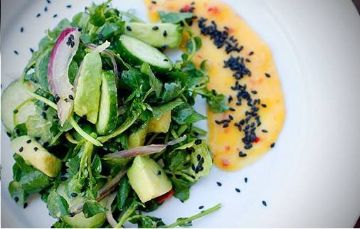 سلطة الأفوكادو والجرجير ‎‎