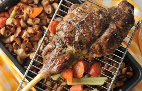 فخذة اللحم المشوي‎‎