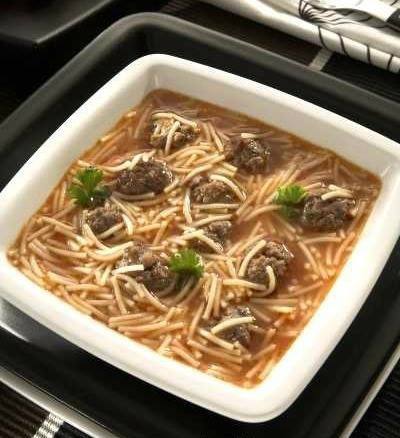 شوربة الشعيرية بالطماطم وكرات الكفتة‎‎