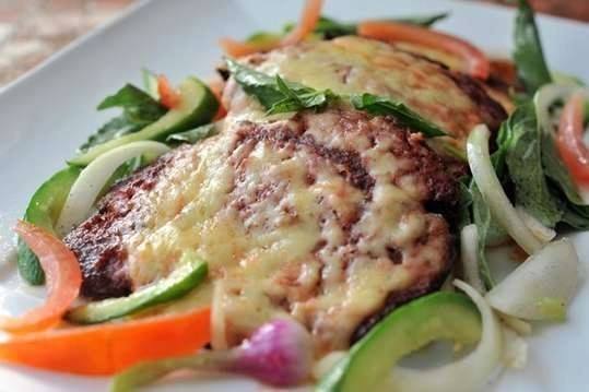 برجر السجق بالجبن‎‎