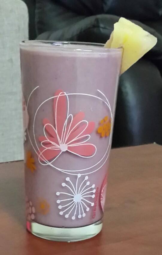 عصير البرقوق والأناناس باللبن لباكينام عبدون‎‎