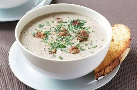 حساء المشروم بكرات اللحم‎‎