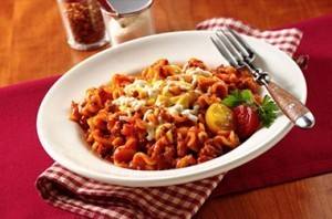 سلطة المكرونة باللحم المدخن‎‎