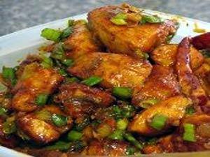 صدور الدجاج بصلصة البصل الأخضر‎‎