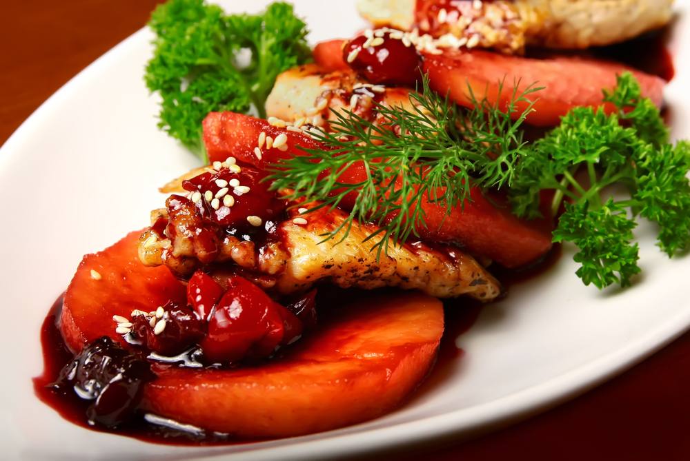 طريقة عمل شرائح الديك الرومي مع صوص الكريز‎‎