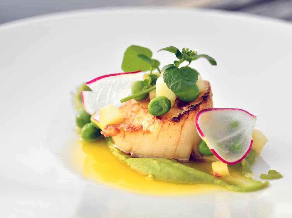 طريقة عمل سمك مخبوز مع بيوريه البازلاء‎‎