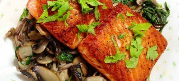فيليه السالمون مع السبانخ والمشروم‎‎