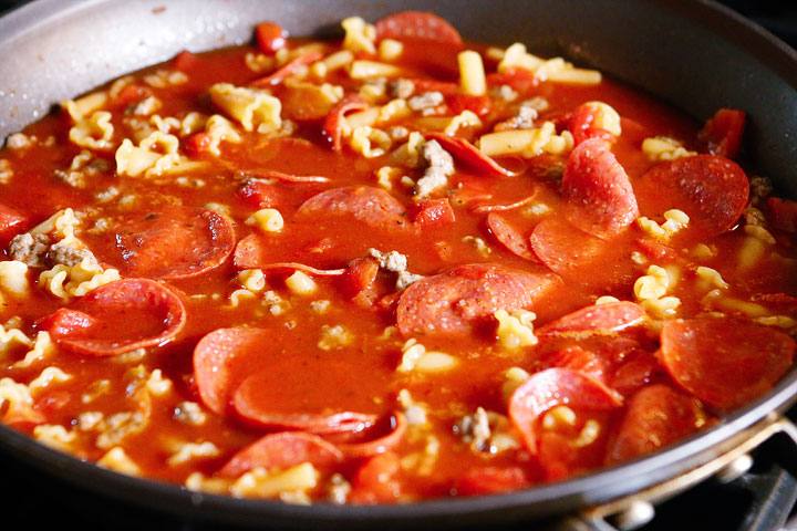 مكرونة بصوص البيتزا والبيبروني‎‎