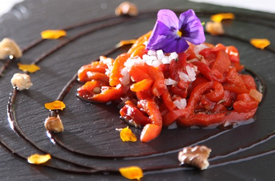 طريقة عمل سلطة الفليفلة الحمراء المشوية‎‎