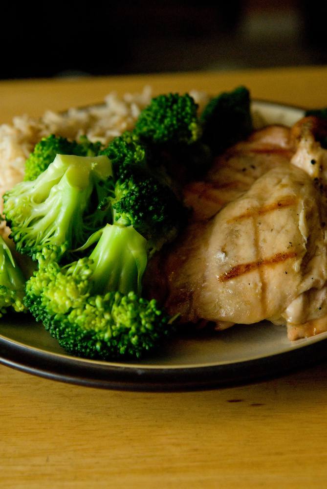 طريقة عمل دجاج بالحمضيات والثوم مع البروكلى‎‎