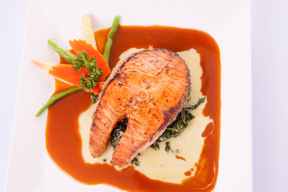 طريقة عمل سلمون مخبوز بصوص بروفنسال‎‎