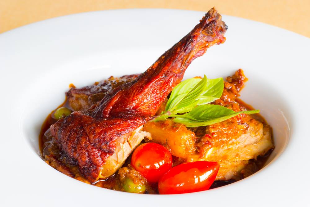 طريقة عمل بط لين مع الأناناس والكاري الأحمر‎‎