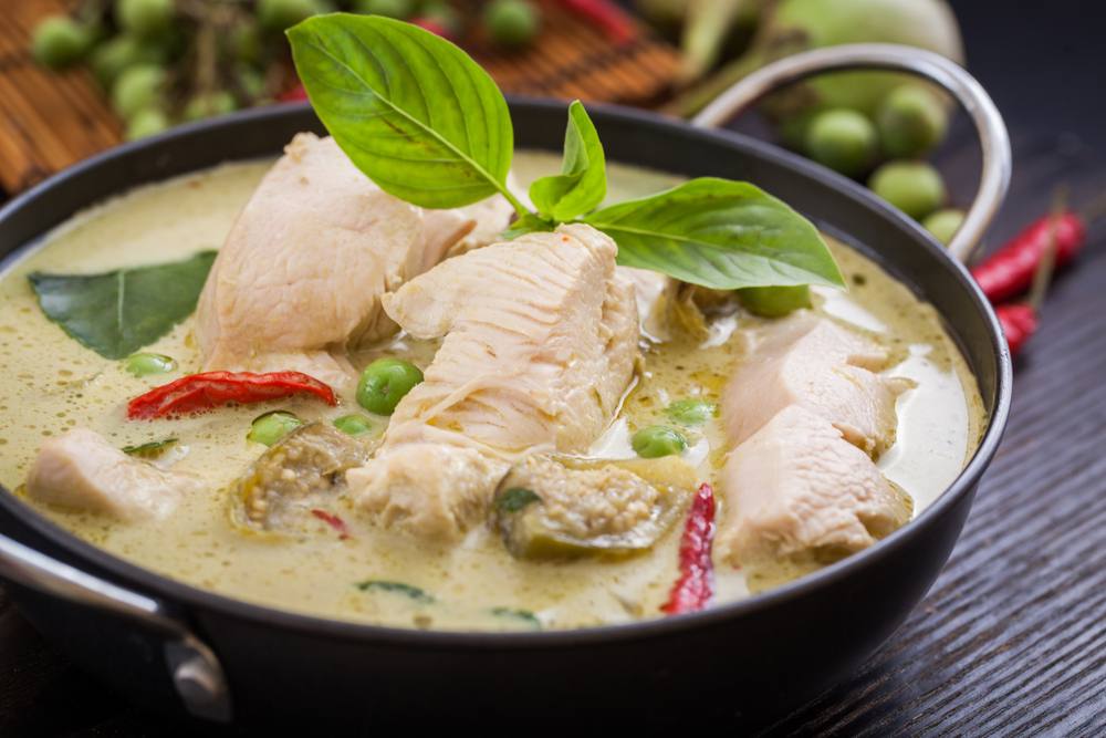 طريقة عمل حساء الدجاج وجوز الهند التايلاندي‎‎