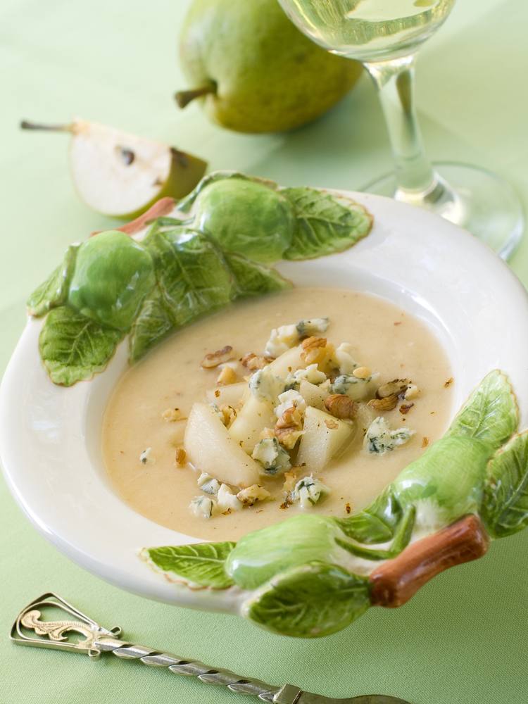 طريقة عمل حساء الكرفس والكمثرى والجبن الريكفورد‎‎