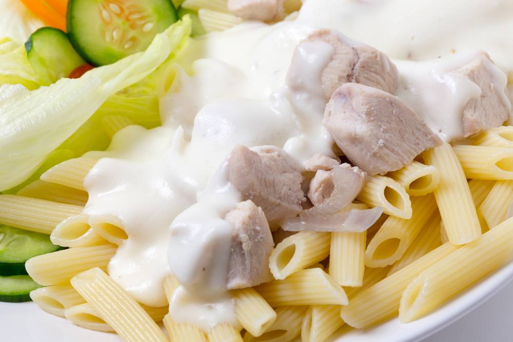 طريقة عمل سلطة سيزر الدجاج والباستا‎‎