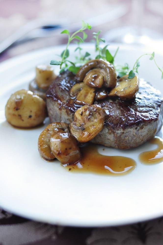 طريقة عمل ستيك اللحم مع صلصة المشروم‎‎