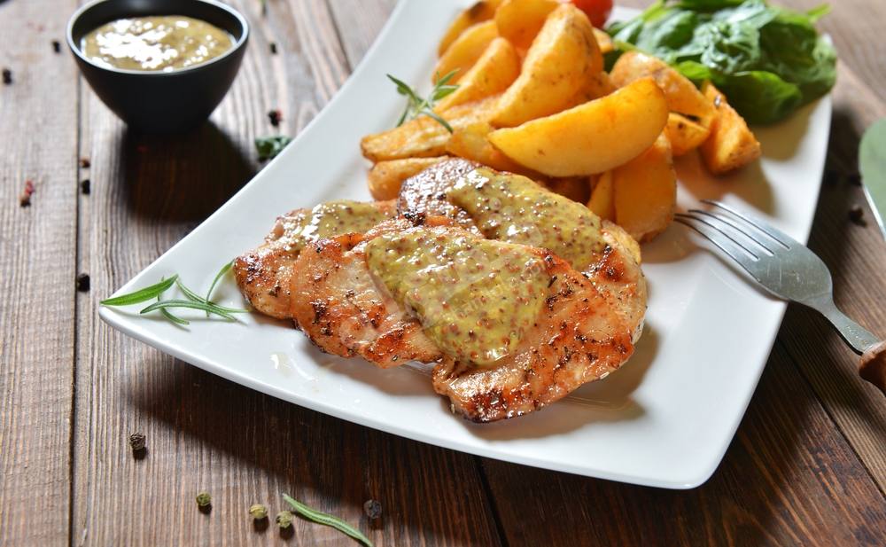 طريقة عمل الدجاج المشوي بصوص المستردة والعسل‎‎